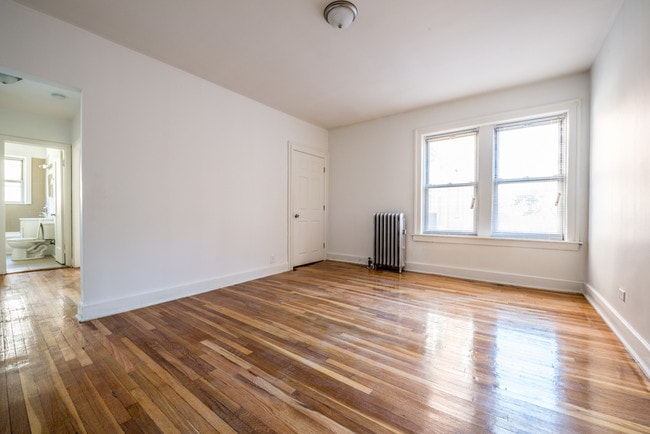 Photo - 6705 S Michigan