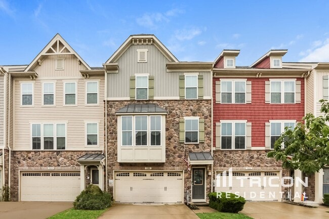 Photo - 586 Fox River Hills Way Townhome