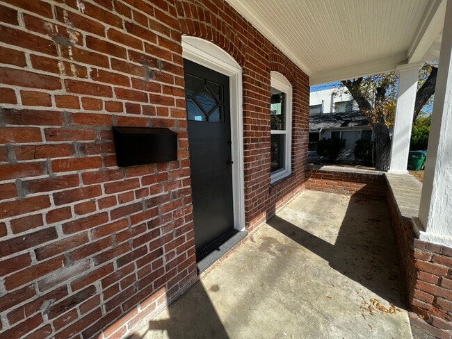 Photo - Beautiful 2-Bedroom House with Yard Unit 845