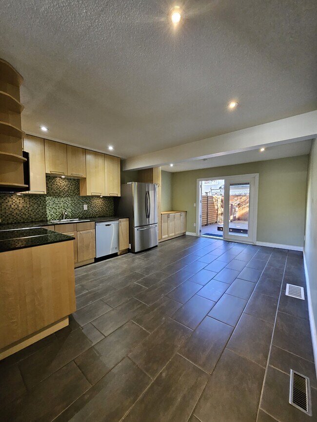 Photo - 221 Balmoral Pl