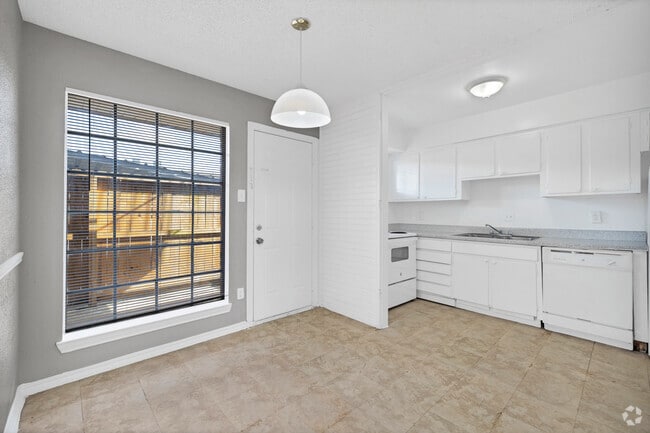 1BR, 1BA - 688SF - Kitching/Dining Room