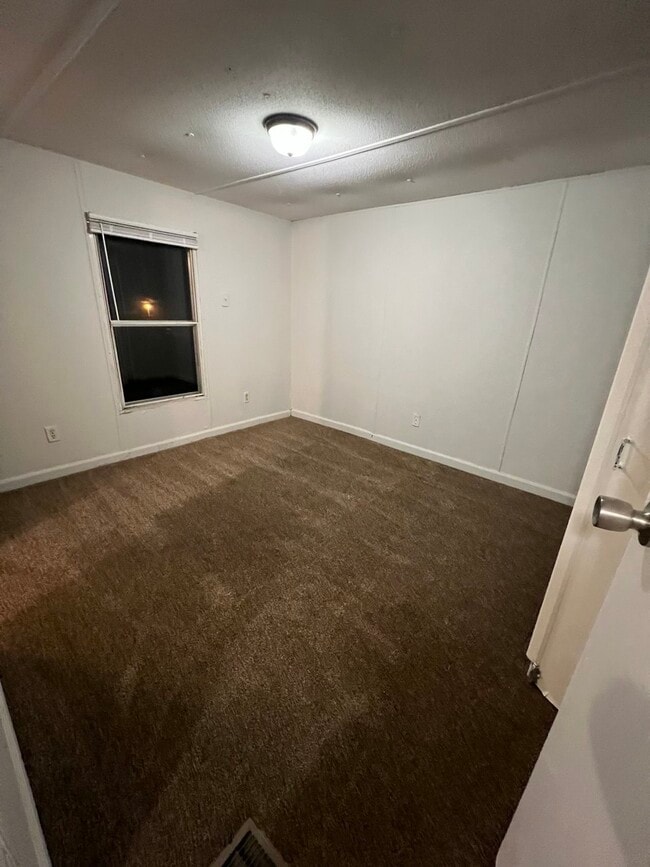 Photo - 691 Julia St