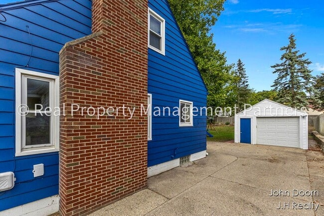 Photo - Spacious 3-Bedroom Home in Alger Heights –...