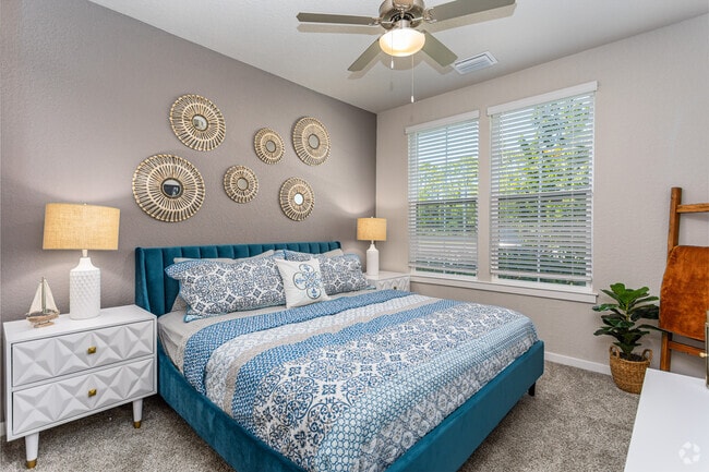 2BR, 2BA - 1088SF