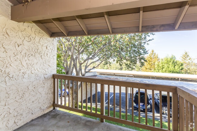 1 BR, 1 BA - 650 SF