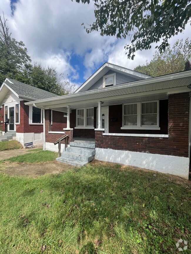 Building Photo - Beautifully renovated 3 bedroom house!