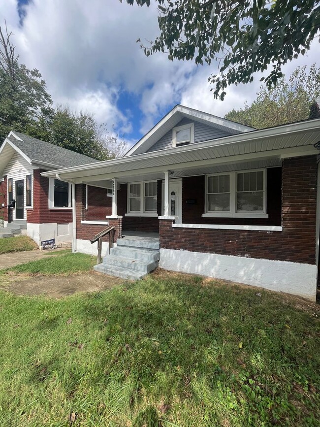 Beautifully renovated 3 bedroom house! - Beautifully renovated 3 bedroom house!