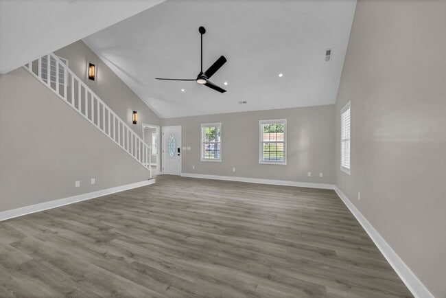 Photo - 101 Sixth St N