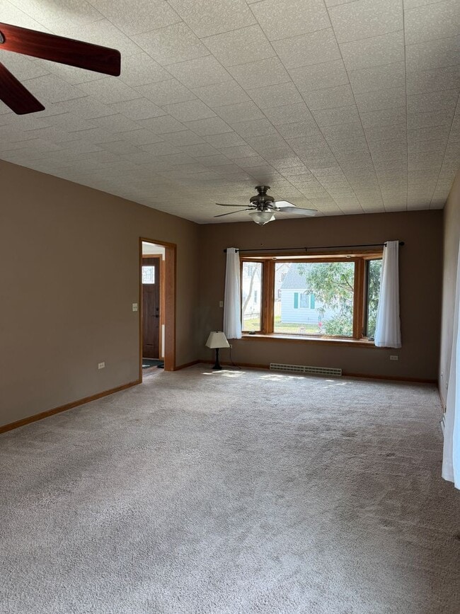 Photo - 3 Bed, 2 Bath Home with Garage