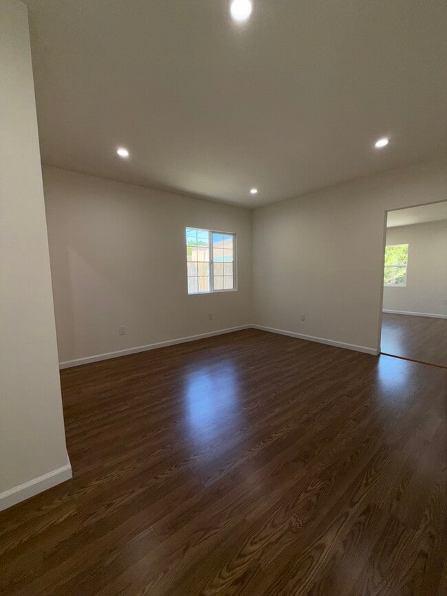 Photo - 762 1/2 N Ridgewood Pl Unit 762 1/2