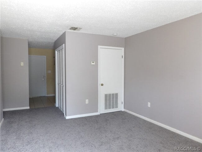 Photo - 520 Independence Hwy