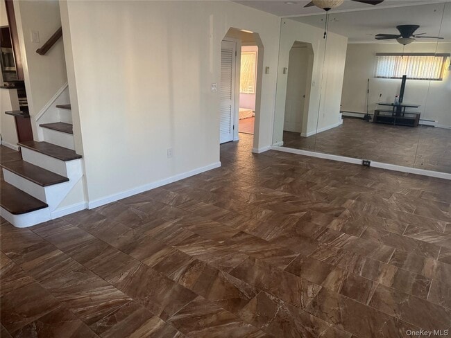 Photo - 658 Wyngate Dr E