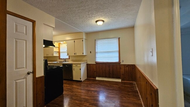 Photo - 570 Wyandot Ave