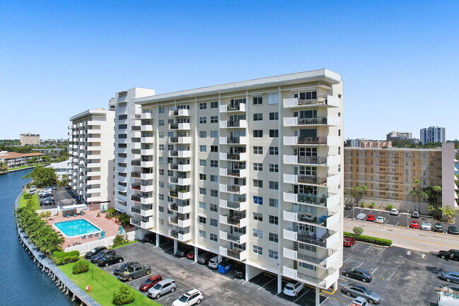 Building Photo - 401 Golden Isles Dr Unit 705 Rental