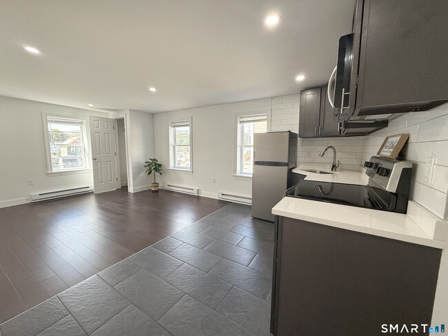 Photo - 25 Brewer St Unit 3