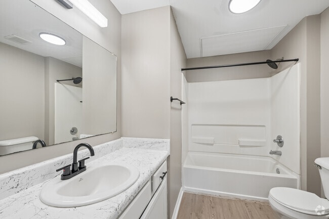 1BR, 1BA - 702SF - Bathroom
