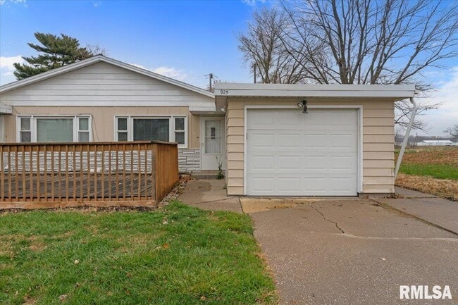 Photo - 925 2nd Ave E