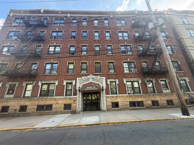 Building Photo - 301 79th St Unit A9