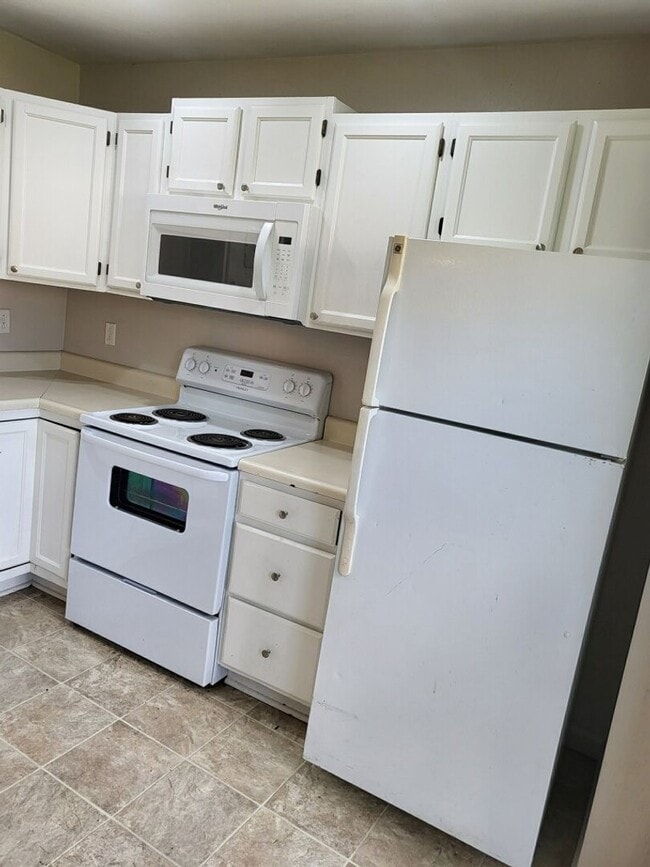 Building Photo - Collier Apts II Unit 5212 Collier Ct C