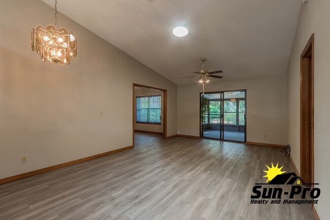 Photo - 1113 Oak Forest Cir House