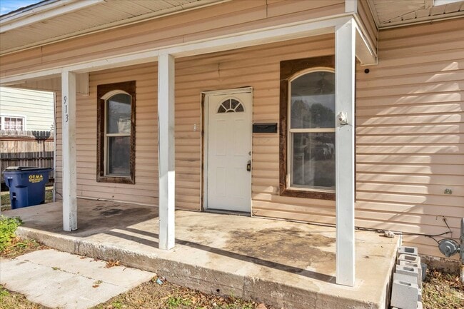 Photo - 913 S Hoff Ave