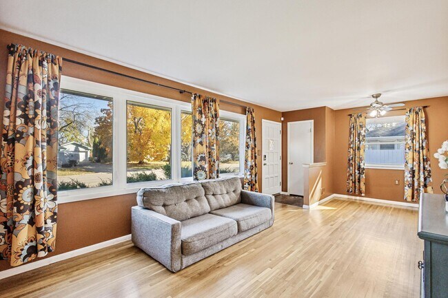 Photo - 5800 Moore Lake Dr W