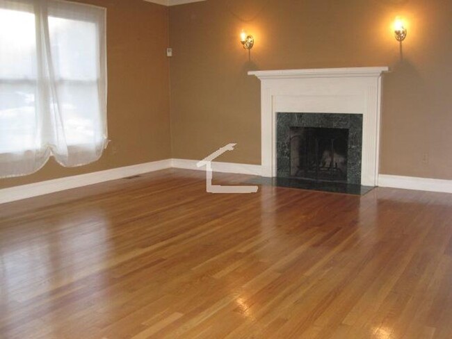 Single-Family in Brookline Washington Sq. ... - Single-Family in Brookline Washington Sq. ... Condo