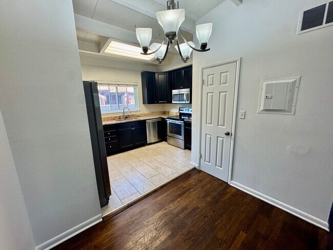Photo - 2260-2268 Ames St Unidad 2268