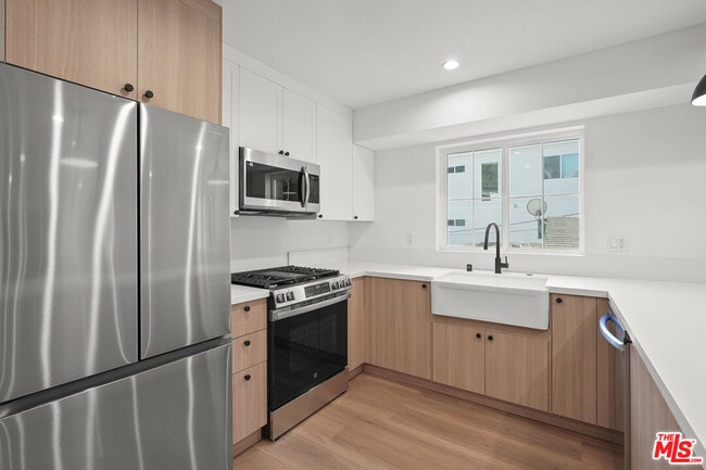 Photo - 1331 N June St Unit 1/4