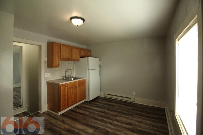 Photo - 817 Douglas St NW Unit 1