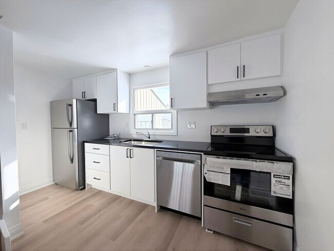 Photo - 197-197 Mohawk St