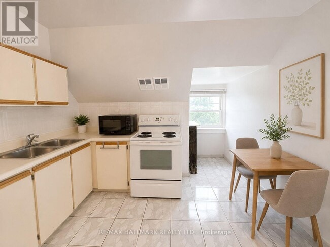 Photo - 338 Vaughan Rd Unit Apt 3