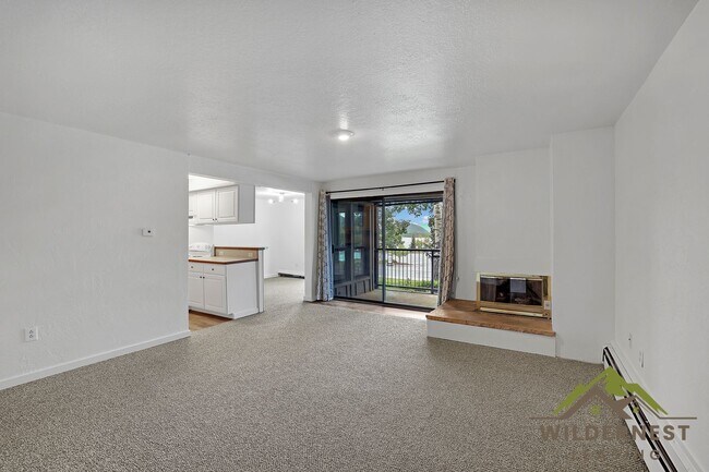 Lake Cliffe Condo -2 Bedroom/2 Bath Across... - Lake Cliffe Condo -2 Bedroom/2 Bath Across...