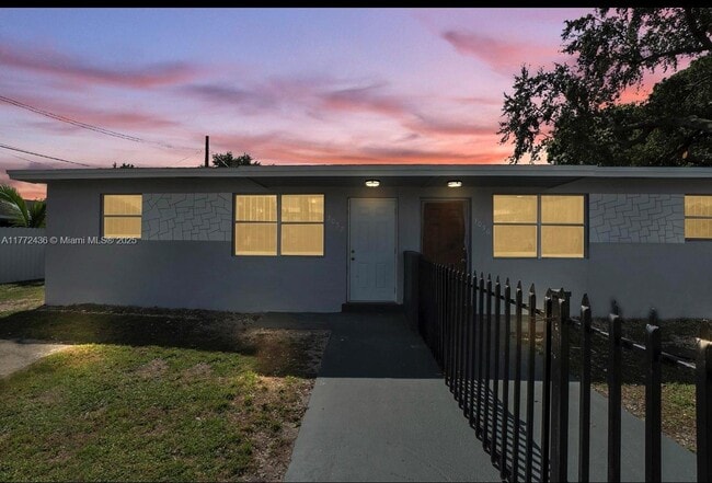 Building Photo - 3056 NW 78th St Unit 1-1 Rental