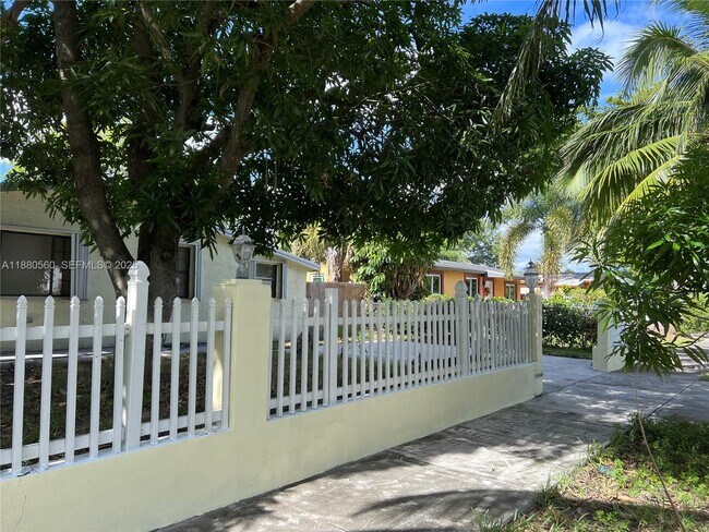 Photo - 931 NW 34th Way