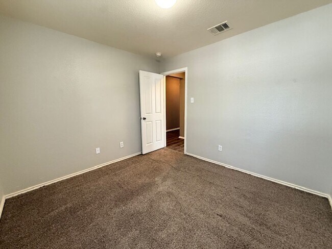 Photo - Nice 3 bedroom 2 Bath One Story Home..Avai...