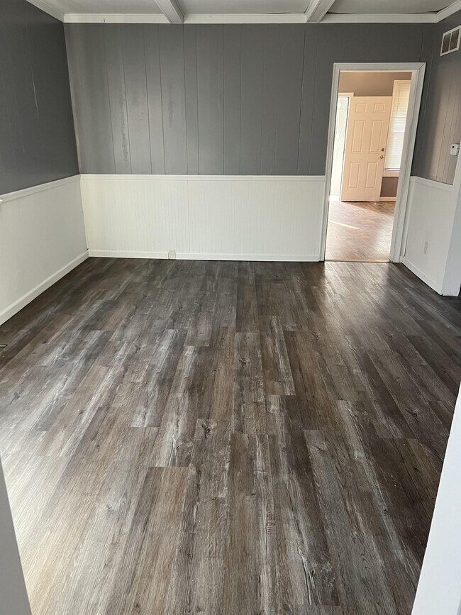 Photo - 1918 W Howett St