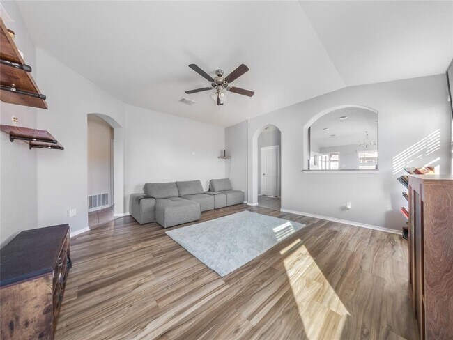 Photo - 137 Hematite Ln