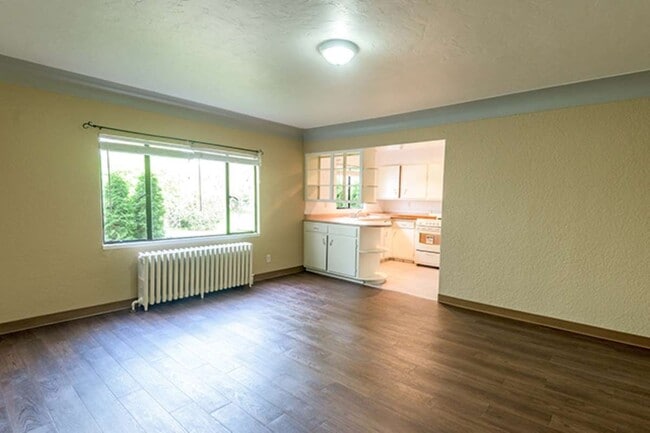 Photo - Island Manor Apartments