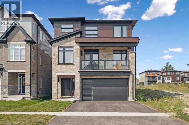 Photo - 575 Balsam Poplar St