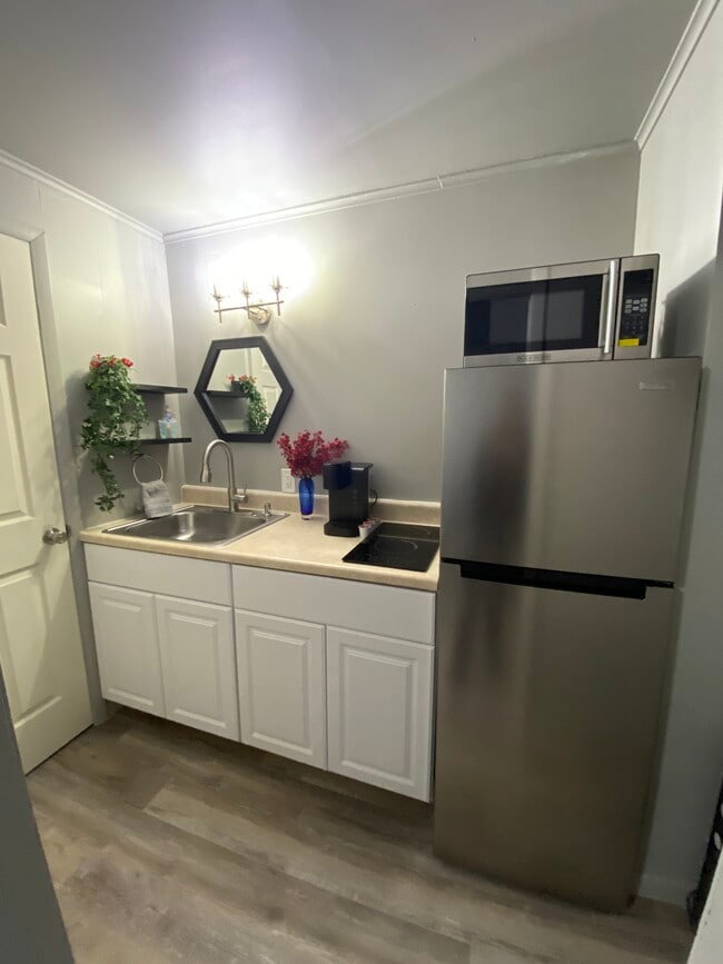 Photo - 174 Perthshire Dr Unit Studio