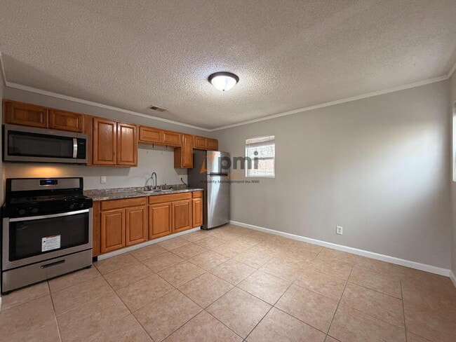 Photo - 5700 E 10th Ave