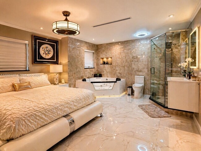 Photo - 561 NE 172nd St