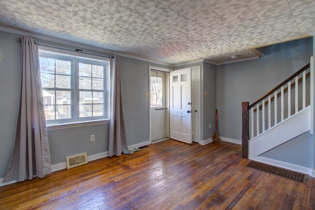 Photo - 824 Wabank St