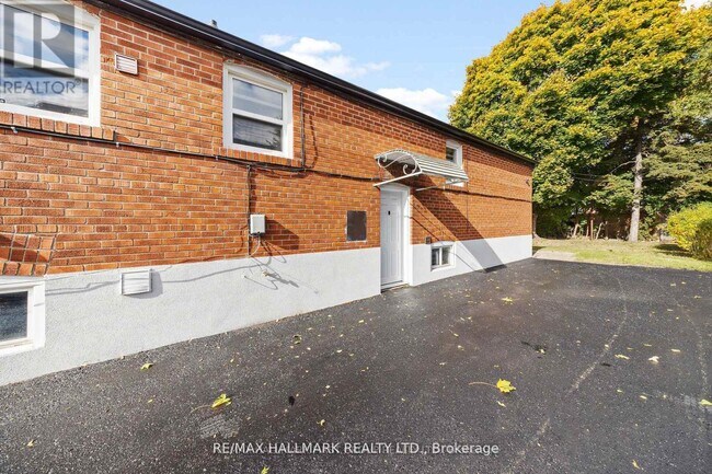 Photo - 100 Foxridge Dr