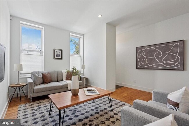 Photo - 1740 Catharine St