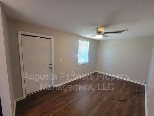 Photo - 113 Main St Unit Apt B