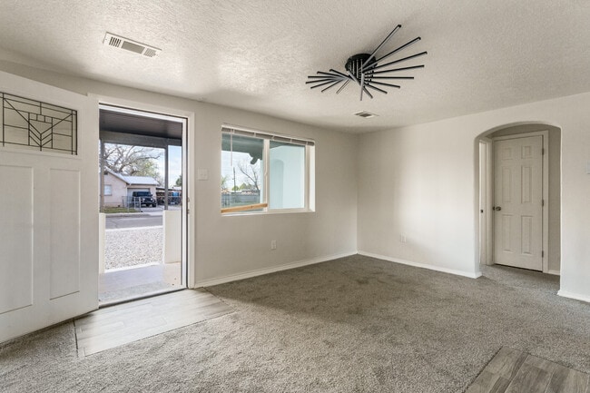 Photo - 5002 La Cienega St NW