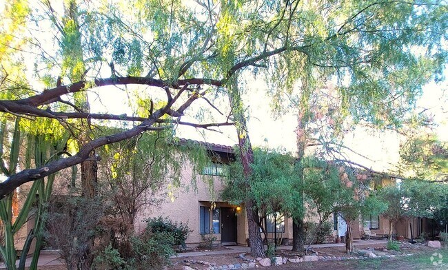 Building Photo - Great location in the heart of Tempe and w... Rental