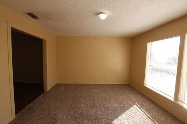 Available Now! 2 Bedroom 1 Bath Duplex in ...